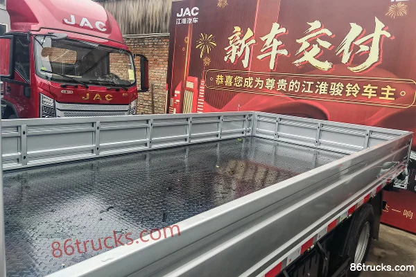 JAC Junling A6 2L CNG 150 hp 4X2(6 wheels) Xingrui 6-speed 4.18m single-row flatbed light truck Body (2) | 86Trucks