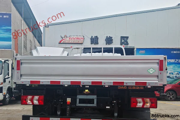 JAC Junling A6 2L CNG 150 hp 4X2(6 wheels) Xingrui 6-speed 4.18m single-row flatbed light truck Body (1) | 86Trucks
