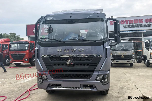 Sinotruk HOWO G5X Medium Truck 220 hp 4X2(6 wheels) 6.75m Panel Cargo Truck Exterior (2) | 86Trucks