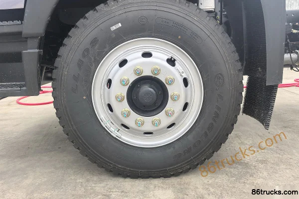 Sinotruk HOWO G5X Medium Truck 220 hp 4X2(6 wheels) 6.75m Panel Cargo Truck Chassis (1) | 86Trucks