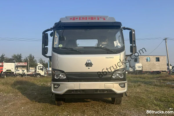 Sinotruk HOWO Hanjiang 2025 2.5L Diesel 180 hp 4X2(6 wheels) Sinotruk 12-Speed 4.15m Single Row Stake Truck Exterior (2) | 86Trucks