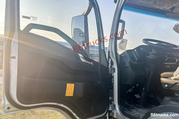 Sinotruk HOWO Hanjiang 2025 2.5L Diesel 180 hp 4X2(6 wheels) Sinotruk 12-Speed 4.15m Single Row Stake Truck Cab (2) | 86Trucks