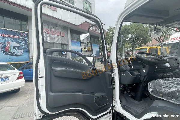 Qingling Isuzu M100 120hp 4X2(6 wheels) 5.175m Single Row Box Light Truck Cab (1) | 86Trucks