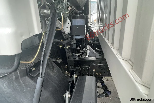 Qingling Isuzu M100 120hp 4X2(6 wheels) 5.175m Single Row Box Light Truck Chassis (2) | 86Trucks