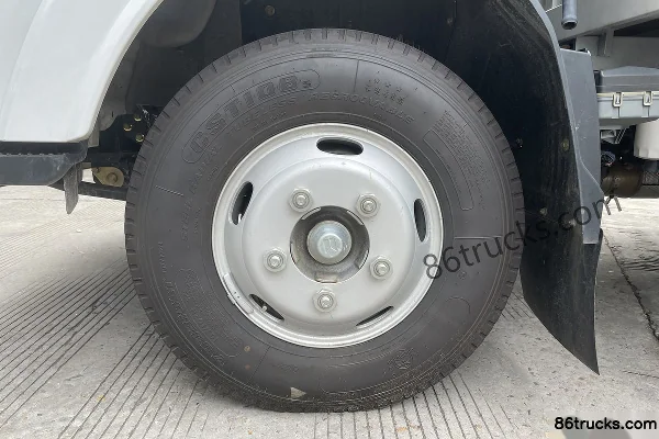 Qingling Isuzu M100 120hp 4X2(6 wheels) 5.175m Single Row Box Light Truck Chassis (1) | 86Trucks