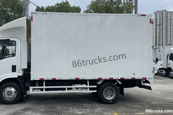 Qingling Isuzu M100 120hp 4X2(6 wheels) 5.175m Single Row Box Light Truck Body (2) | 86Trucks