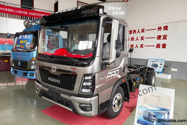 Sinotruk HOWO Hanjiang PRO 170 hp 4X2(6 wheels) 4.15m Single Row Flatbed Light Truck Cab (3) | 86Trucks