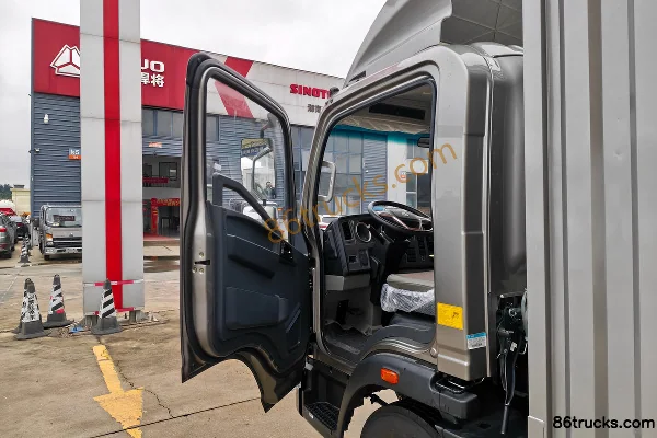 Sinotruk HOWO Hanjiang 155hp 4X2(6 wheels) 4.15m Single-Row Van Light Truck Cab (1) | 86Trucks