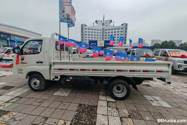 Foton Xiangling M1 Comfort 1.6L 105hp 4X2(6 wheels) CNG 3.3m Single Row Flatbed Micro Truck Exterior (3) | 86Trucks