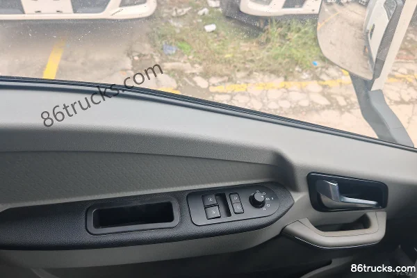 Sinotruk HOWO Tongshuai 4X2(6 wheels) 4.08m Single Row Pure Electric Refrigerated Truck 140.41kWh Cab (3) | 86Trucks