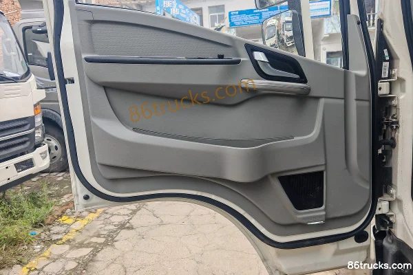 Sinotruk HOWO Tongshuai 4X2(6 wheels) 4.08m Single Row Pure Electric Refrigerated Truck 140.41kWh Cab (2) | 86Trucks
