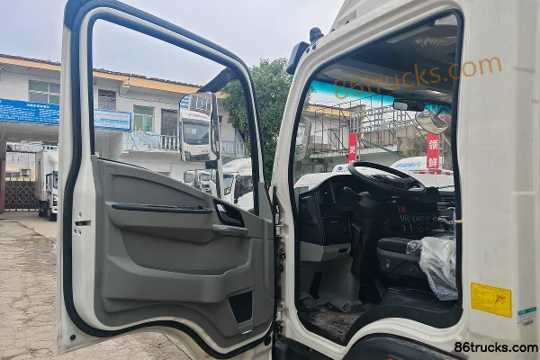 Sinotruk HOWO Tongshuai 4X2(6 wheels) 4.08m Single Row Pure Electric Refrigerated Truck 140.41kWh Cab (1) | 86Trucks