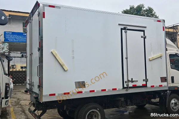 Sinotruk HOWO Tongshuai 4X2(6 wheels) 4.08m Single Row Pure Electric Refrigerated Truck 140.41kWh Body (3) | 86Trucks