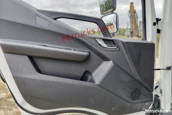 BYD T5 Tech Edition 4.5T 3.945m Single Row Pure Electric Refrigerated Truck 100kWh 4X2(6 wheels) Cab (1) | 86Trucks
