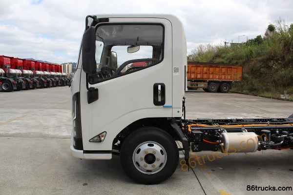 JMC E-Luda Medium Body Fruit & Vegetable Distribution Edition Hydraulic Brake 4.2m Single Row Pure Electric Stake Truck CATL 100.46kWh 4X2(6