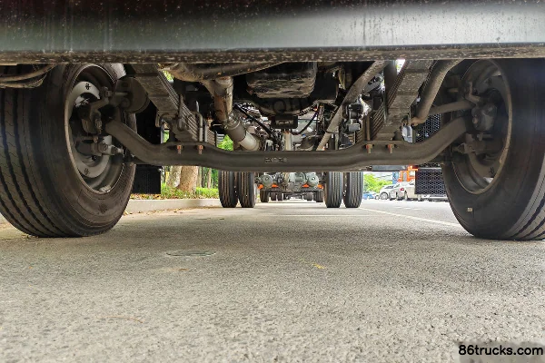 Sinotruk HOWO TX7 4.6L Diesel 245 hp 4X2(6 wheels) Sinotruk 8-Speed 7.8m Semi-Sleeper Van Cargo Truck Chassis (1) | 86Trucks