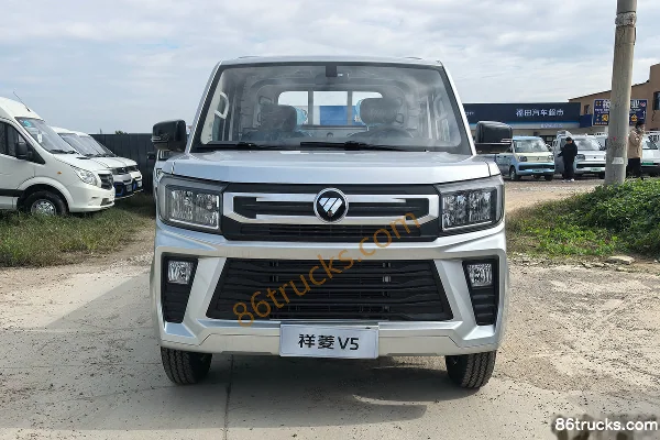 Foton V5 2L Gasoline 139 hp 4X2(6 wheels) Dongan 5-Speed 3.8m Single Row Flatbed Micro Truck Exterior (2) | 86Trucks