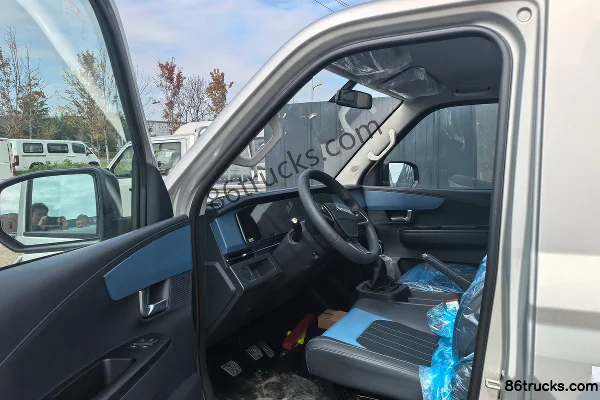 Foton V5 2L Gasoline 139 hp 4X2(6 wheels) Dongan 5-Speed 3.8m Single Row Flatbed Micro Truck Cab (1) | 86Trucks