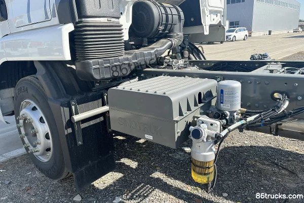 Sinotruk Sitrak G5 Heavy Truck 290 hp 4X2(6 wheels) 6.1m Van Cargo Truck (China VI) Chassis (3) | 86Trucks