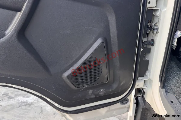 Sinotruk HOWO Hanjiang M 145hp 4X2(6 wheels) 4.15m Single-row Van Light Truck Cab (2) | 86Trucks