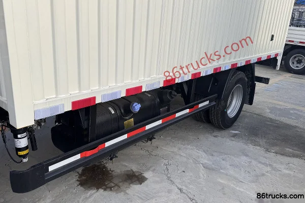 Sinotruk HOWO Hanjiang M 145hp 4X2(6 wheels) 4.15m Single-row Van Light Truck Chassis (1) | 86Trucks