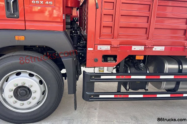 Sinotruk HOWO G5X Medium Truck 240 hp 4X2(6 wheels) 5.75m Flatbed Cargo Truck Chassis (2) | 86Trucks