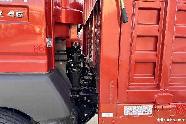 Sinotruk HOWO G5X Medium Truck 240 hp 4X2(6 wheels) 5.75m Flatbed Cargo Truck Chassis (1) | 86Trucks