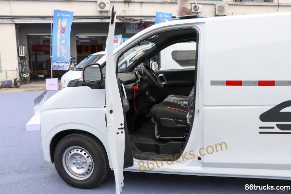 Dongfeng Ruilida V8E 2025 2-Seat Electric Panel Van CATL 53.58kWh Cab (1) | 86Trucks
