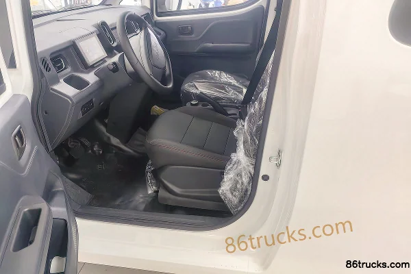 Yufeng Auto Huangjin Cang 2025 Model First Class Cabin 6-Seat Electric Light Bus CATL 53.58kWh (3) | 86Trucks