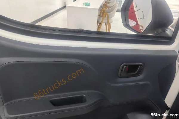 Yufeng Auto Huangjin Cang 2025 Model First Class Cabin 6-Seat Electric Light Bus CATL 53.58kWh (2) | 86Trucks