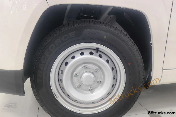Yufeng Auto Huangjin Cang 2025 Model First Class Cabin 6-Seat Electric Light Bus CATL 53.58kWh Chassis (1) | 86Trucks