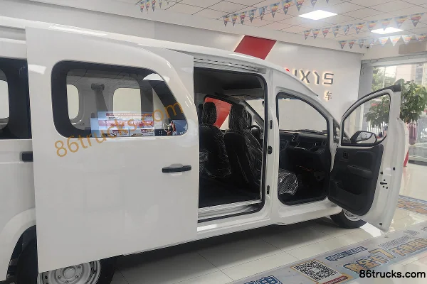 Yufeng Auto Huangjin Cang 2025 Model First Class Cabin 6-Seat Electric Light Bus CATL 53.58kWh Cargo Box (2) | 86Trucks