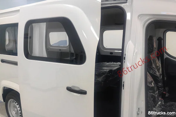 Yufeng Auto Huangjin Cang 2025 Model First Class Cabin 6-Seat Electric Light Bus CATL 53.58kWh Cargo Box (1) | 86Trucks