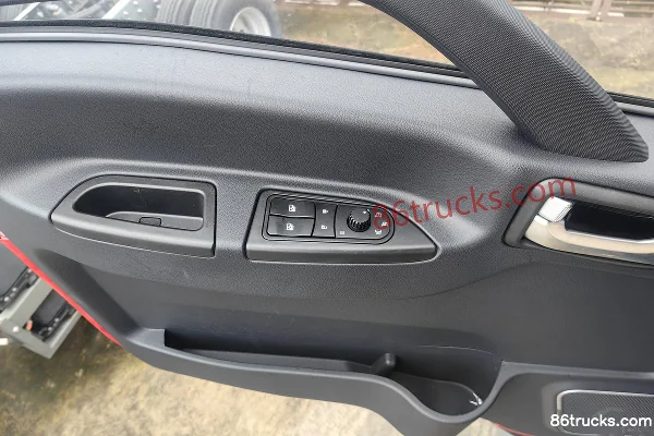 Sinotruk V3 150 hp 4X2(6 wheels) 4.15m single-row van truck (China VI) Cab (1) | 86Trucks
