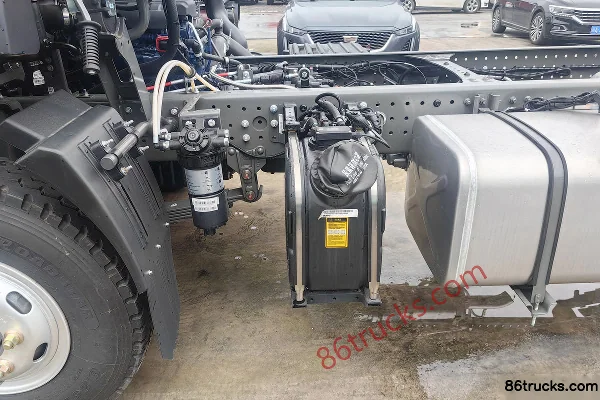 Sinotruk V3 150 hp 4X2(6 wheels) 4.15m single-row van truck (China VI) Chassis (3) | 86Trucks