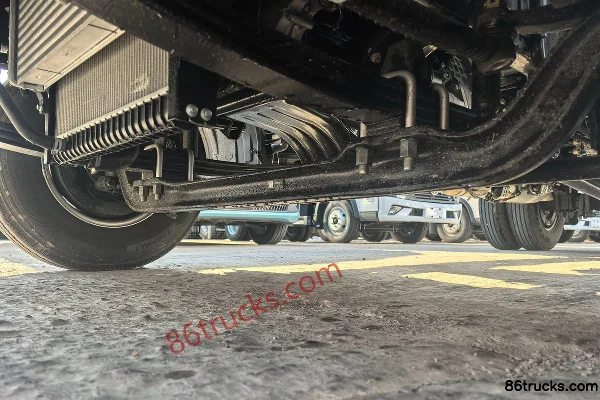 Foton Xinjieyun Youth Invincible Edition 2.5L Diesel 146hp 4X2(6 wheels) WLY 8-Speed 3.83m Semi-Row Flatbed Light Truck Chassis (2) | 86Truc