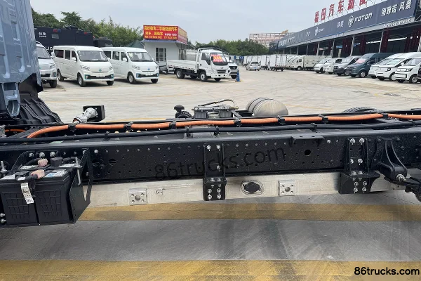 XCMG Hanjie hydraulic brake 4.4m single-row pure electric box van light truck XCMG 100.16kWh 4X2(6 roues) Châssis (2) | 86Trucks