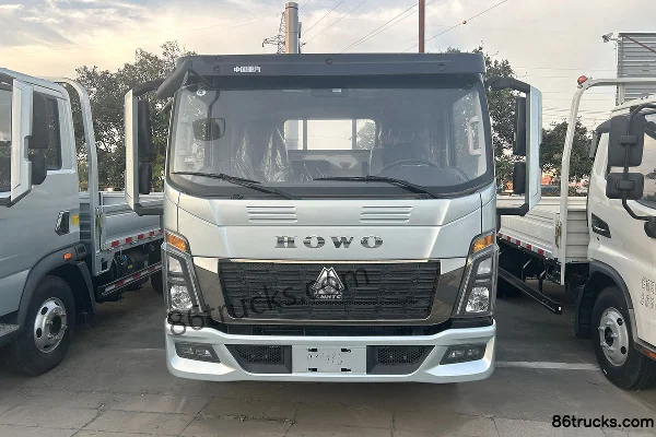 Sinotruk HOWO Tongshuai 151hp 4X2(6 wheels) 4.15m single-row flatbed light truck Exterior (2) | 86Trucks