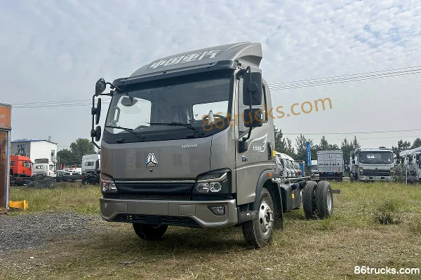 Sinotruk HOWO Hanjiang 2025 Model 2.3L Diesel 148hp 4X2(6 wheels) Sinotruk 8-Speed 4.15m Single Row Stake Truck Exterior (3) | 86Trucks