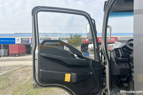 Sinotruk HOWO Hanjiang 2025 Model 2.3L Diesel 148hp 4X2(6 wheels) Sinotruk 8-Speed 4.15m Single Row Stake Truck Cab (2) | 86Trucks