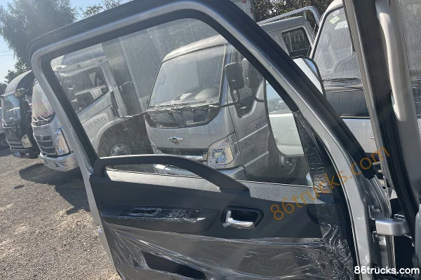 Shidai Linghang S1 2.2L CNG 133hp 4X2(6 wheels) 3.19m double-row flatbed micro truck Cab (3) | 86Trucks