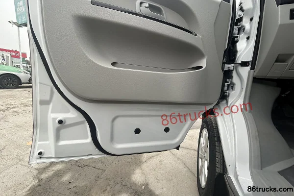 Jinbei New Hiace X30L 2023 Edition Caifu 102ch 1.5L essence 6/7 places microvan (avec climatisation centrale) Cabine (3) | 86Trucks