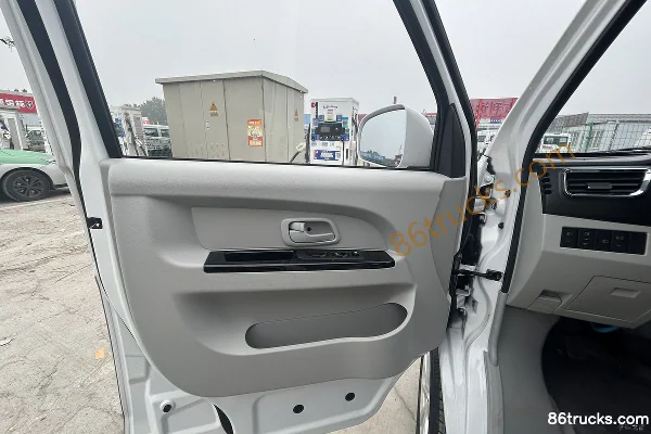 Jinbei New Hiace X30L 2023 Edition Caifu 102ch 1.5L essence 6/7 places microvan (avec climatisation centrale) Cabine (2) | 86Trucks