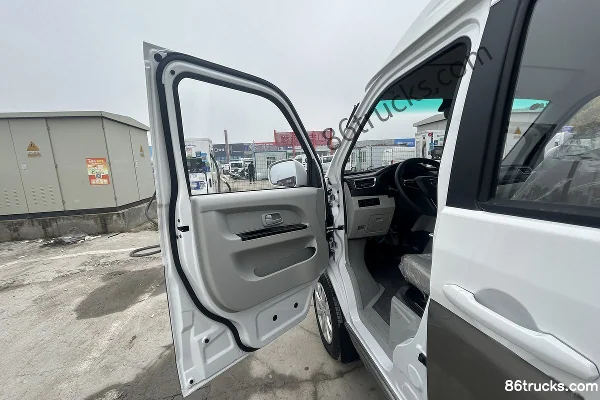 Jinbei New Hiace X30L 2023 Edition Caifu 102ch 1.5L essence 6/7 places microvan (avec climatisation centrale) Cabine (1) | 86Trucks