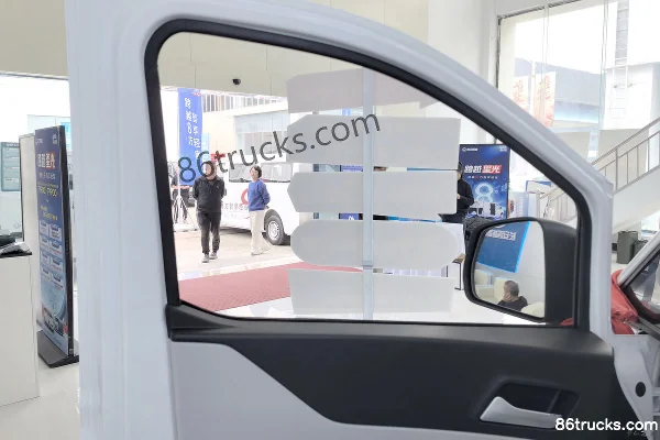 Changan Kuayue Starlight 2025 Luxury Long Range Edition 7-Seat Pure Electric Light Bus CATL 50.23kWh Cab (3) | 86Trucks