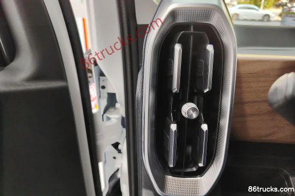 Kairui Auto Lingmi 4.5T 4.2m Single Row Pure Electric Flatbed Light Truck CATL 100.46kWh 4X2(6 wheels) Cab (3) | 86Trucks