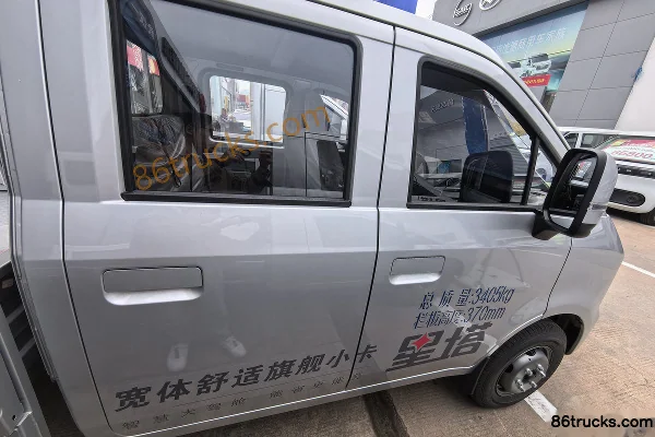Changan Kuayue Xingta Luxury Edition 2L Gasoline 139hp 4X2(6 wheels) WLY 5-Speed Hydraulic Brake 3.05m Double Row Flatbed Micro Truck Exteri