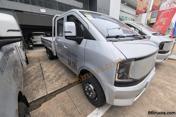 Changan Kuayue Xingta Luxury Edition 2L Gasoline 139hp 4X2(6 wheels) WLY 5-Speed Hydraulic Brake 3.05m Double Row Flatbed Micro Truck Exteri