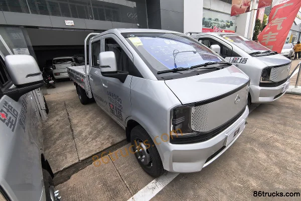 Changan Kuayue Xingta Flagship Edition 1.6L CNG 105hp 4X2(6 wheels) WLY 5-Speed 3.05m Double Row Flatbed Micro Truck Ext