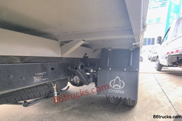 Changan Kuayue Xingta Luxury Edition 2L Gasoline 139hp 4X2(6 wheels) WLY 5-Speed Hydraulic Brake 3.05m Double Row Flatbed Micro Truck Chassi